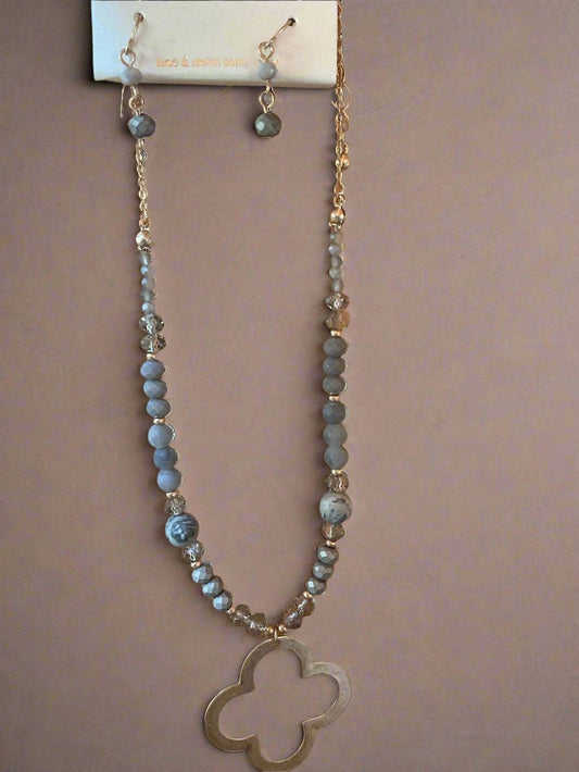 Clover Pendant Bead Necklace Set